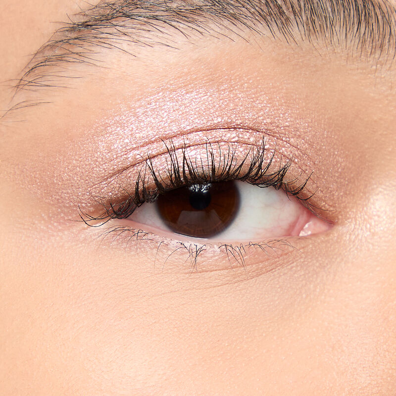 A model with a medium skin tone and brown eyes wears shade Golden Sunrise.&nbsp;
